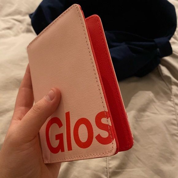 GLOSSIER LONDON PASSPORT COVER - Picture 9 of 9